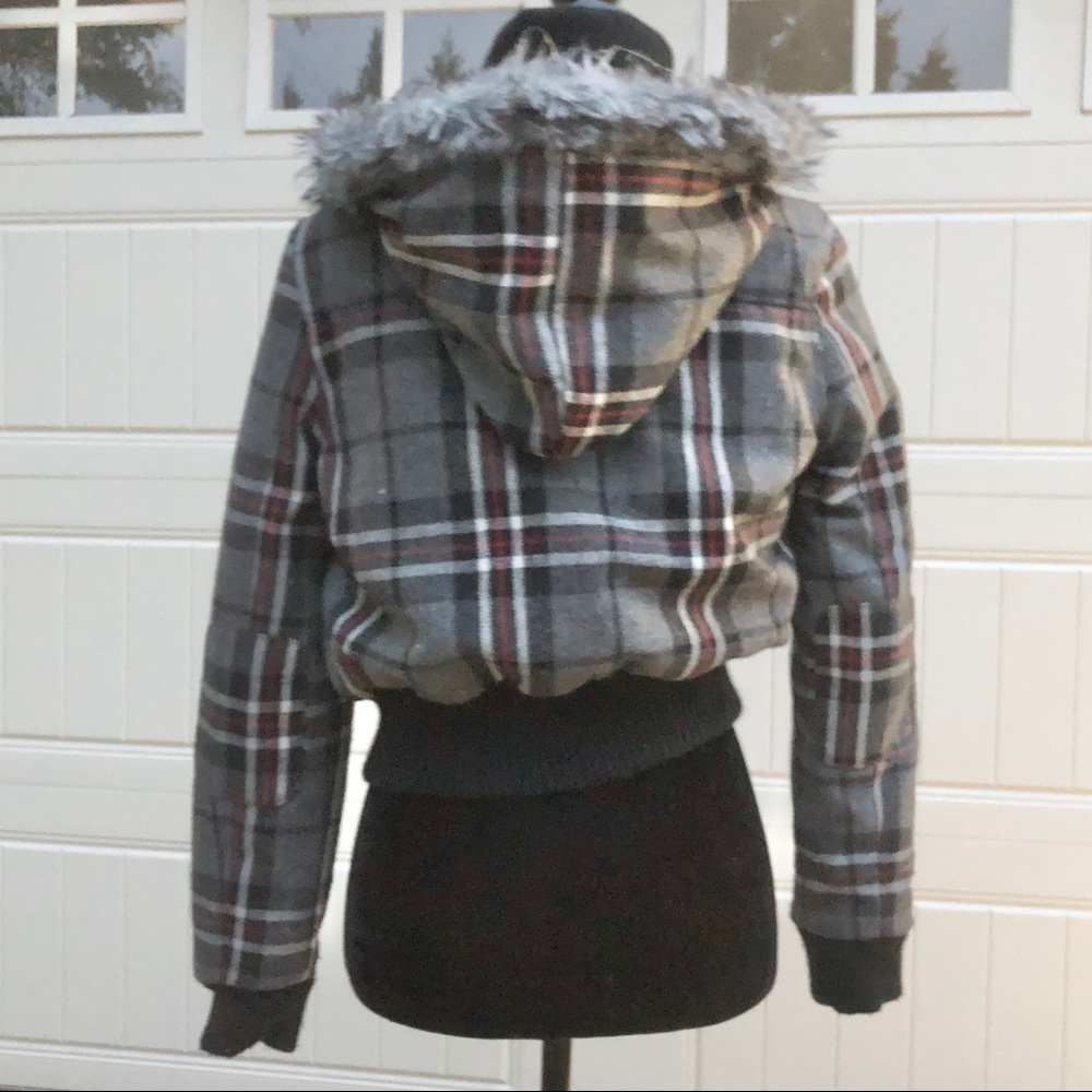 Cropped Puffer Jacket - image 5